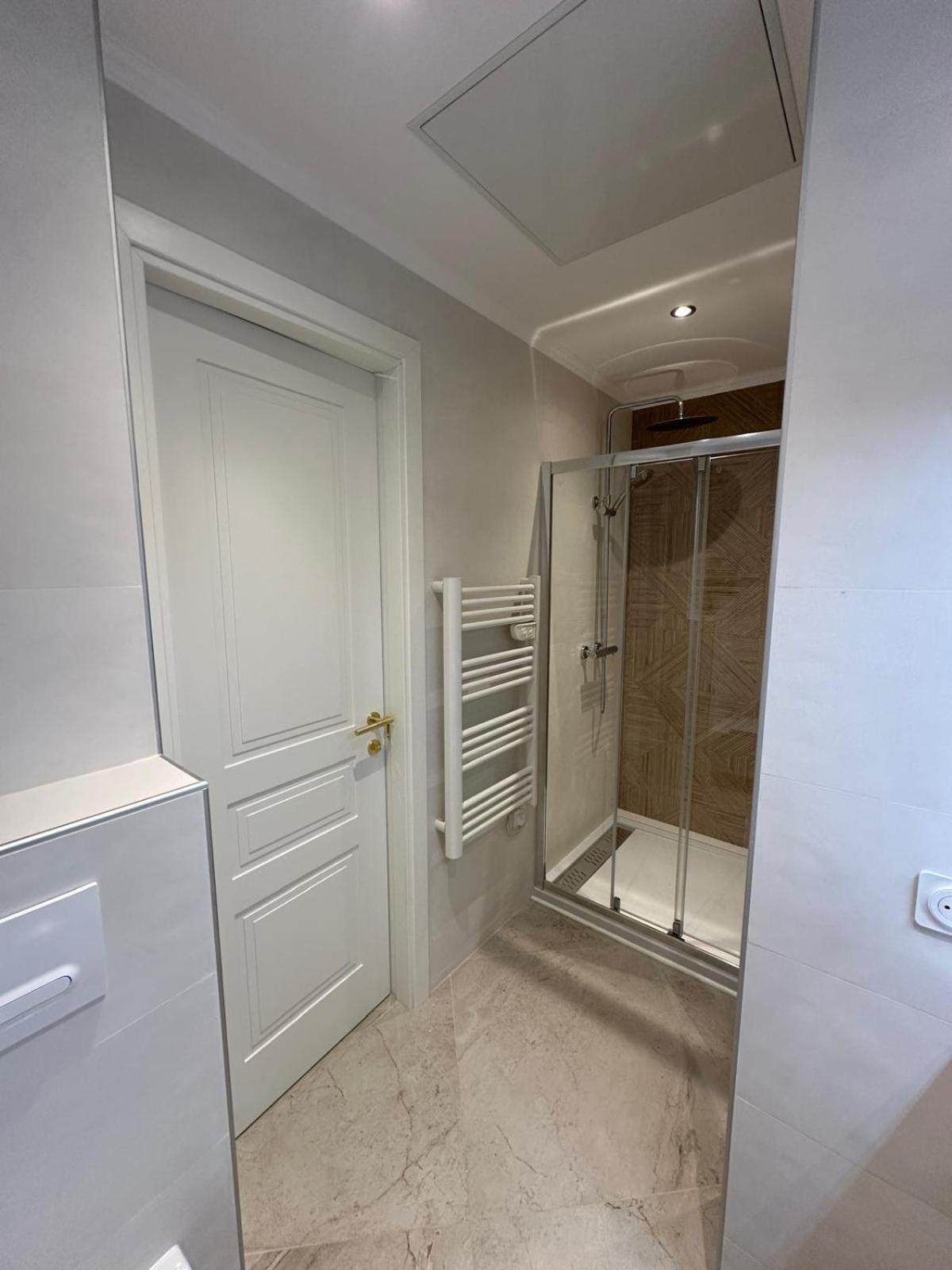 Extraordinaire Grand Studio Au Centre 6 Minutes A Pied De La Plage Et L'Hotel Negresco Nice Extérieur photo