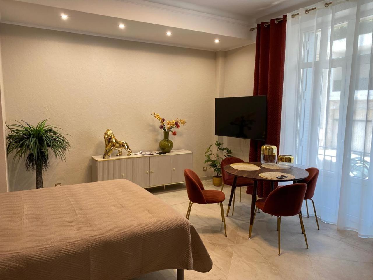 Extraordinaire Grand Studio Au Centre 6 Minutes A Pied De La Plage Et L'Hotel Negresco Nice Extérieur photo